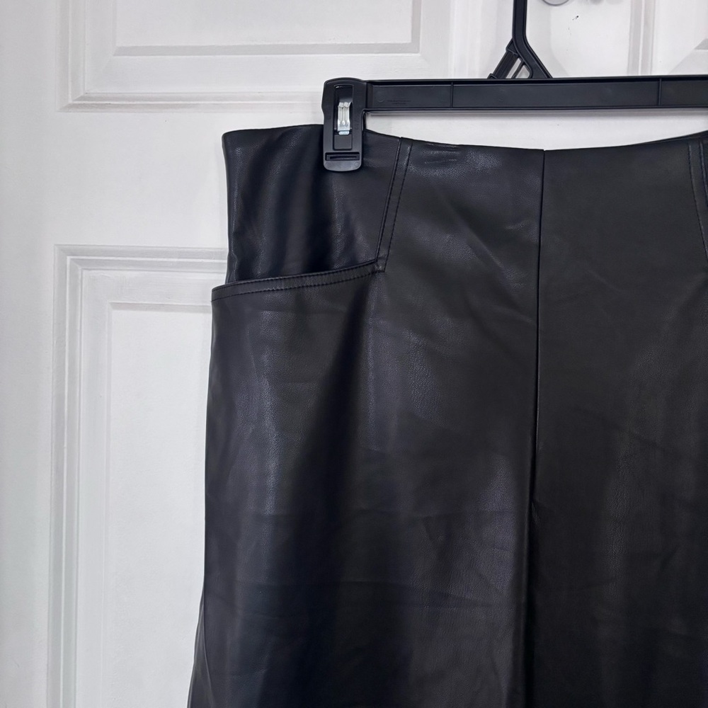 Tahari Black Wide-Leg Faux Leather Culottes size 14 - Picture 5 of 7